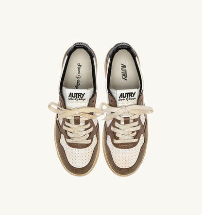 AUTRY MEDALIST LOW SUPER VINTAGE SNEAKERS IN WHITE, BLACK AND MALT LEATHER