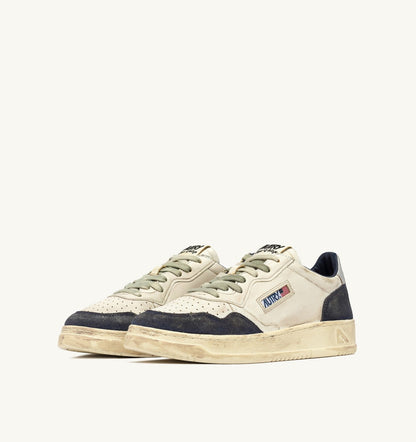 AUTRY MEDALIST LOW SUPER VINTAGE SNEAKERS IN SPACE BLUE AND SILVER LEATHER SUEDE