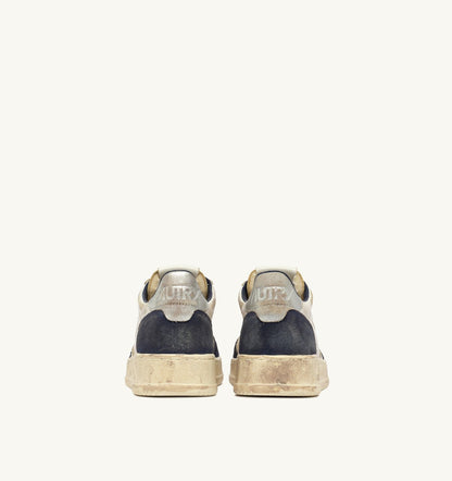 AUTRY MEDALIST LOW SUPER VINTAGE SNEAKERS IN SPACE BLUE AND SILVER LEATHER SUEDE