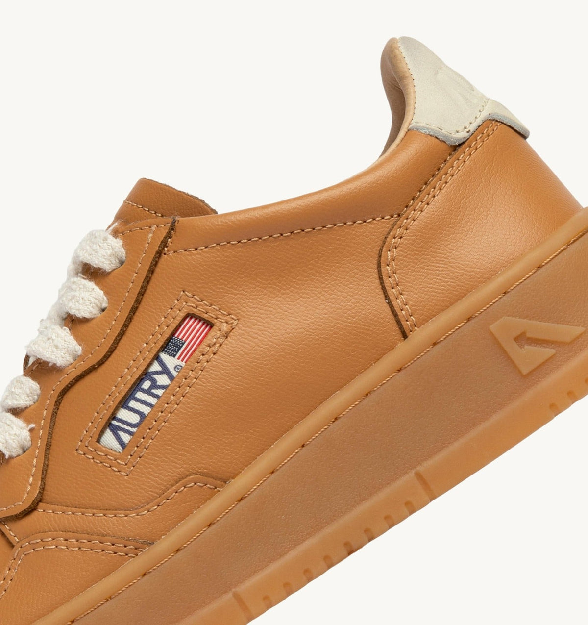 AUTRY MEDALIST LOW SNEAKERS IN COGNAC AND MARSHMALLOW LEATHER