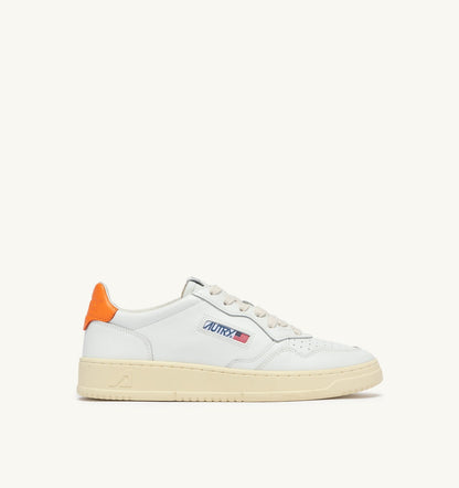AUTRY MEDALIST LOW SNEAKERS IN WHITE AND PARSIMMON ORANGE LEATHER