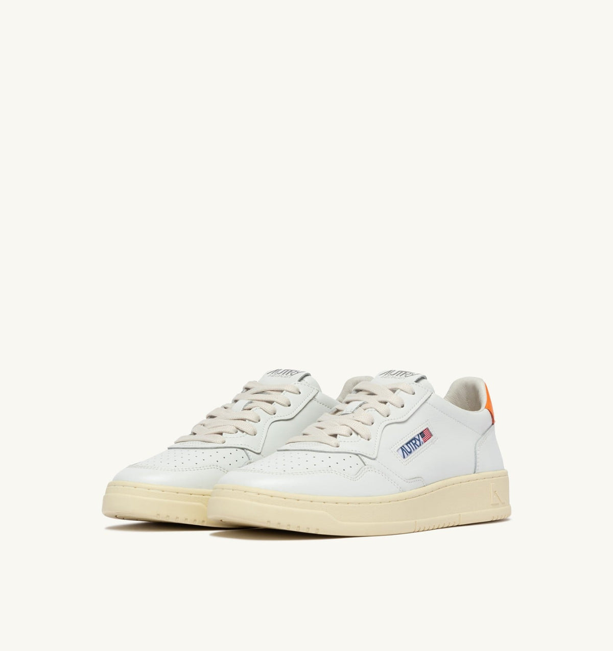 AUTRY MEDALIST LOW SNEAKERS IN WHITE AND PARSIMMON ORANGE LEATHER