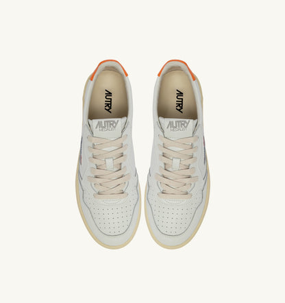 AUTRY MEDALIST LOW SNEAKERS IN WHITE AND PARSIMMON ORANGE LEATHER