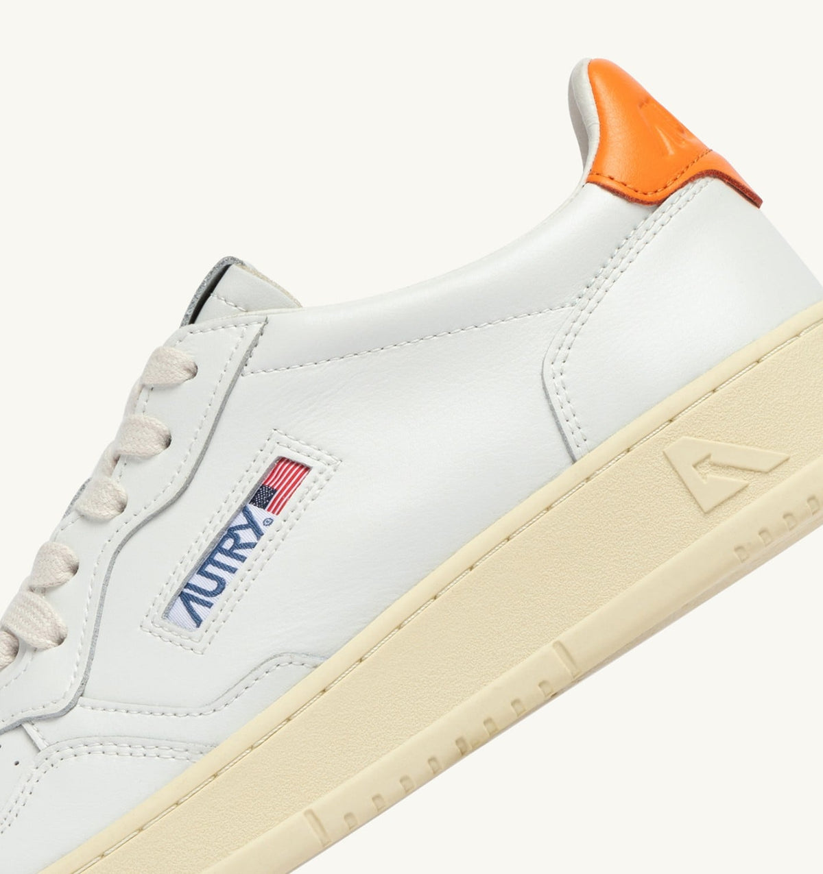 AUTRY MEDALIST LOW SNEAKERS IN WHITE AND PARSIMMON ORANGE LEATHER