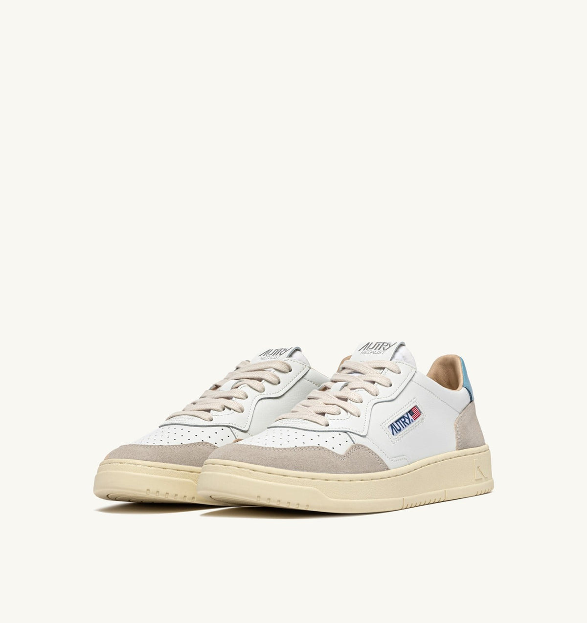 AUTRY MEDALIST LOW SNEAKERS IN WHITE AND FORGET ME NOT SUEDE AND LEATHER