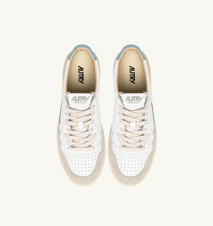 AUTRY MEDALIST LOW SNEAKERS IN WHITE AND FORGET ME NOT SUEDE AND LEATHER