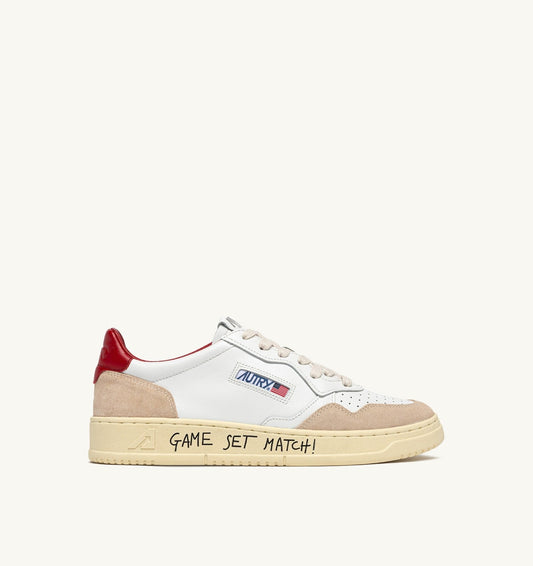 AUTRY MEDALIST LOW SNEAKERS IN WHITE AND RED SUEDE AND LEATHER WITH LETTERING