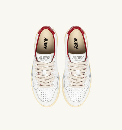 AUTRY MEDALIST LOW SNEAKERS IN WHITE AND RED LEATHER WITH LETTERING