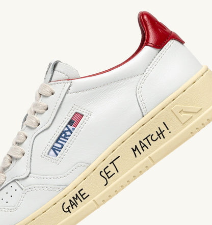 AUTRY MEDALIST LOW SNEAKERS IN WHITE AND RED LEATHER WITH LETTERING