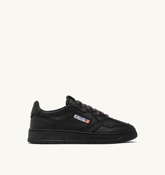 AUTRY MEDALIST LOW SNEAKERS IN METEORITE LEATHER