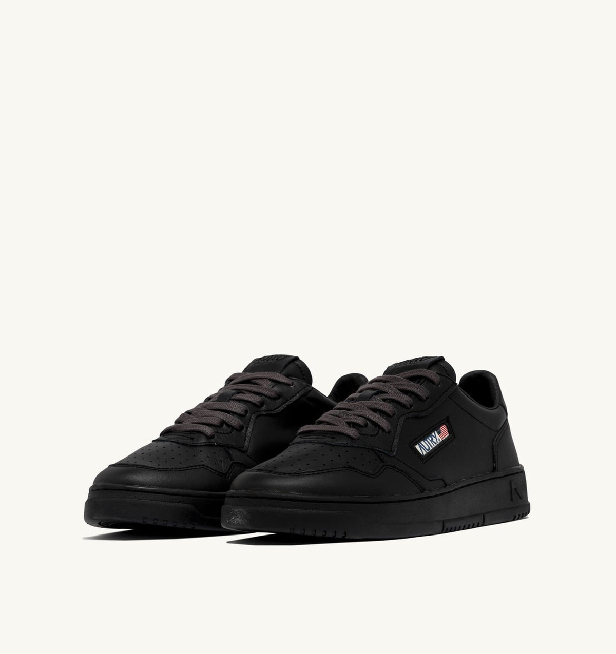 AUTRY MEDALIST LOW SNEAKERS IN METEORITE LEATHER