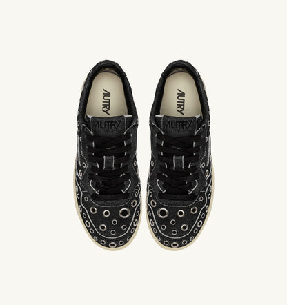 AUTRY MEDALIST LOW SNEAKERS IN BLACK SUEDE WITH STUDS