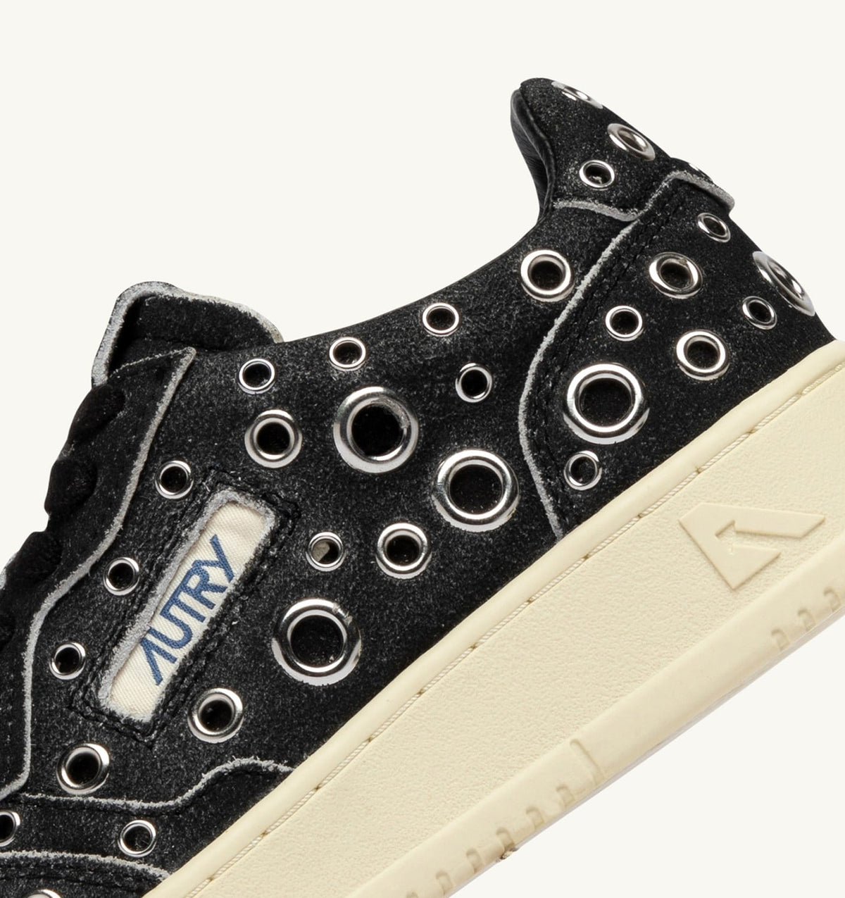 AUTRY MEDALIST LOW SNEAKERS IN BLACK SUEDE WITH STUDS