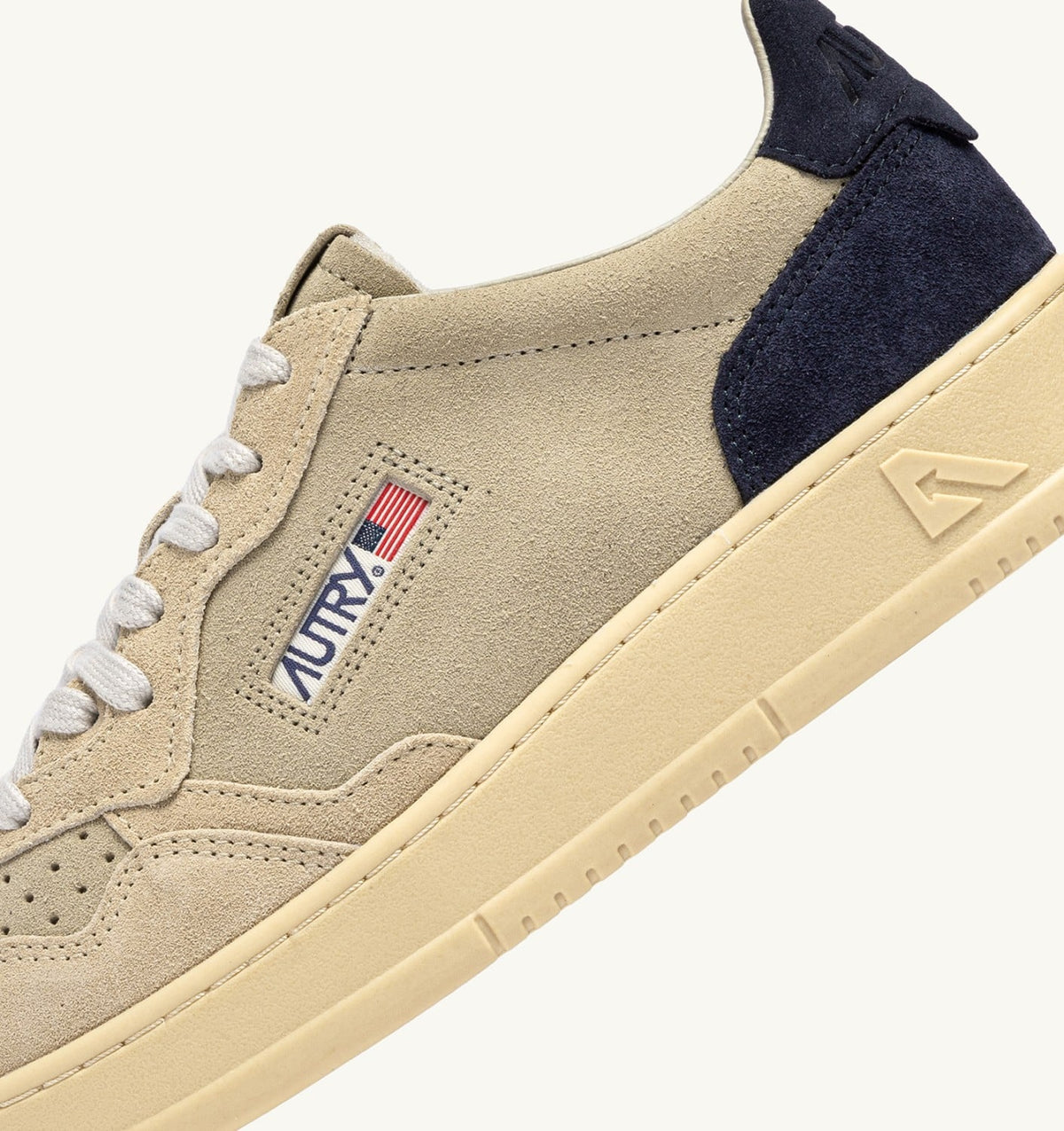 AUTRY MEDALIST LOW TRICOLOR SNEAKERS IN SUEDE COLOR ECRU PAPYRUS AND BLUE SPACE
