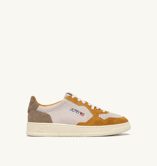 AUTRY MEDALIST LOW TRICOLOR SNEAKERS IN SUEDE COLOR ANTELOPE WHITE AND BROWN MUSCAT