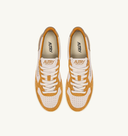 AUTRY MEDALIST LOW TRICOLOR SNEAKERS IN SUEDE COLOR ANTELOPE WHITE AND BROWN MUSCAT