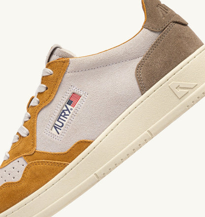 AUTRY MEDALIST LOW TRICOLOR SNEAKERS IN SUEDE COLOR ANTELOPE WHITE AND BROWN MUSCAT