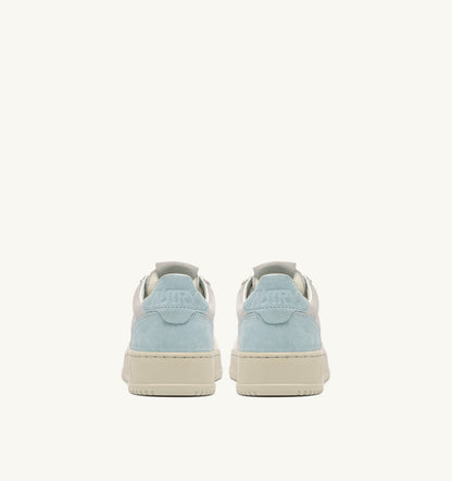 AUTRY MEDALIST LOW TRICOLOR SNEAKERS IN SUEDE COLOR WHITE SKY AND LOFT