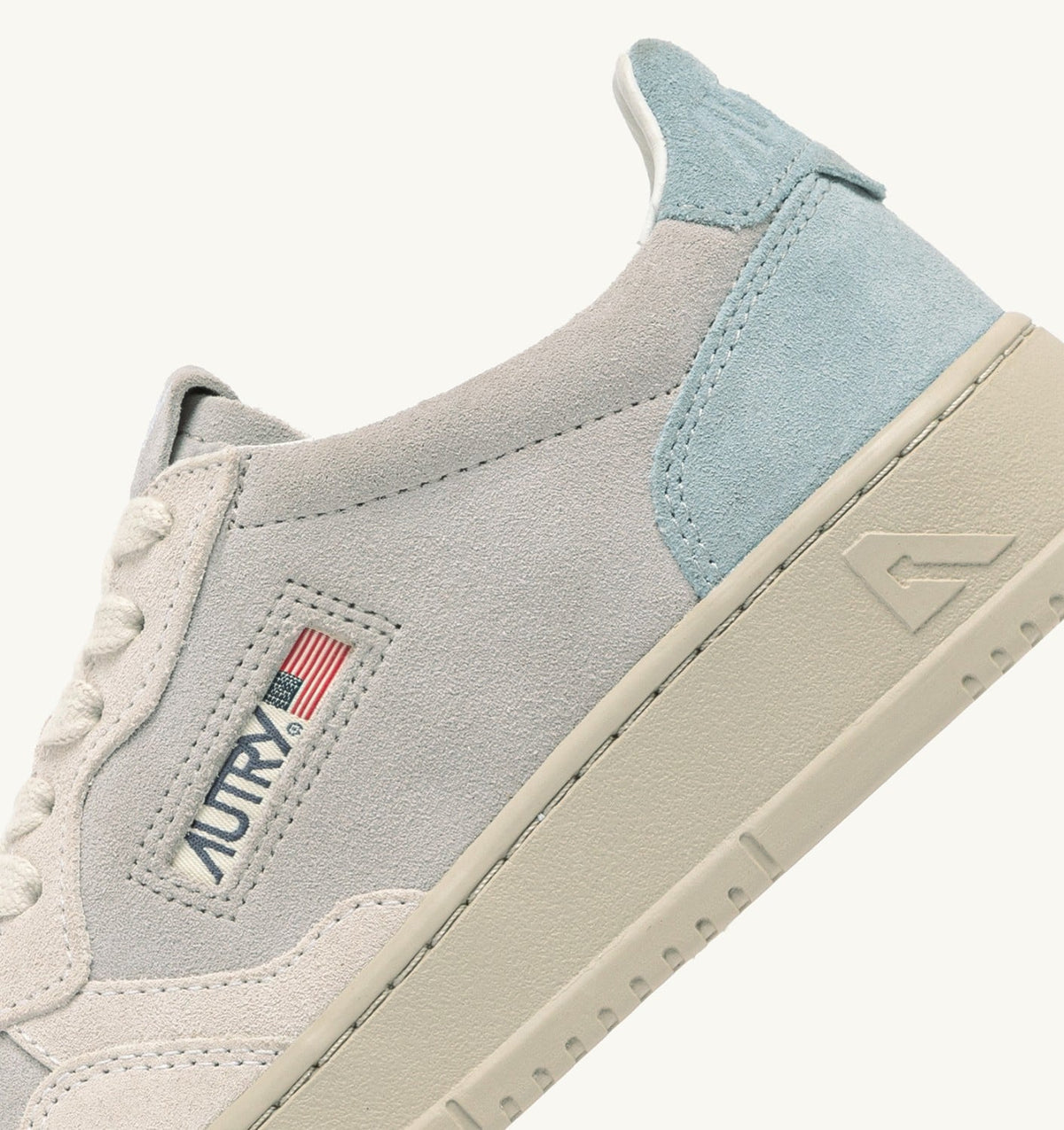 AUTRY MEDALIST LOW TRICOLOR SNEAKERS IN SUEDE COLOR WHITE SKY AND LOFT