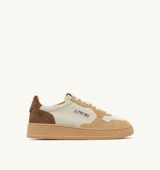 AUTRY MEDALIST LOW TRICOLOR SNEAKERS IN SUEDE COLOR TUNDRA EGG AND PEANUT