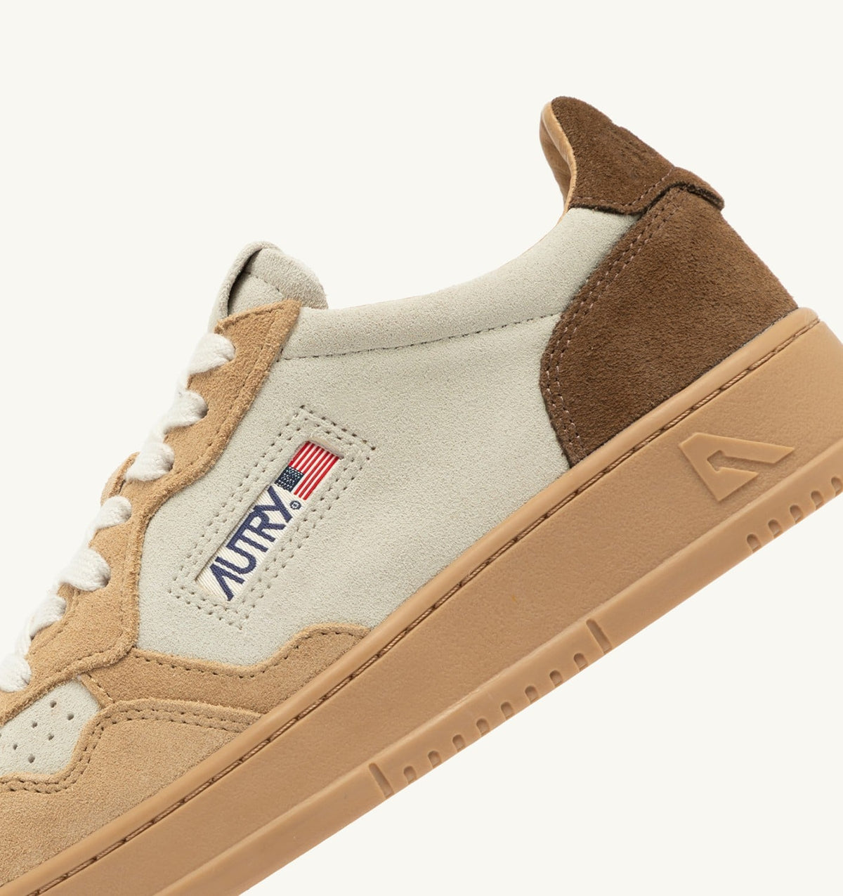 AUTRY MEDALIST LOW TRICOLOR SNEAKERS IN SUEDE COLOR TUNDRA EGG AND PEANUT