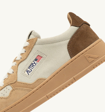 AUTRY MEDALIST LOW TRICOLOR SNEAKERS IN SUEDE COLOR TUNDRA EGG AND PEANUT