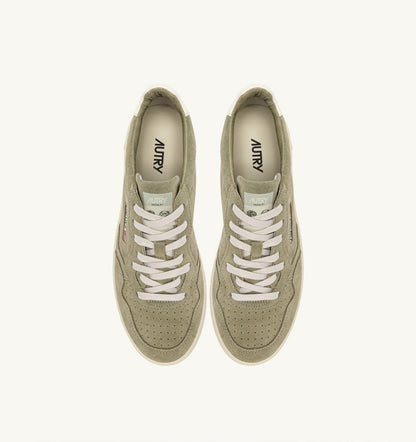 AUTRY MEDALIST LOW SNEAKERS IN GRAY GREEN AND WHITE SUEDE