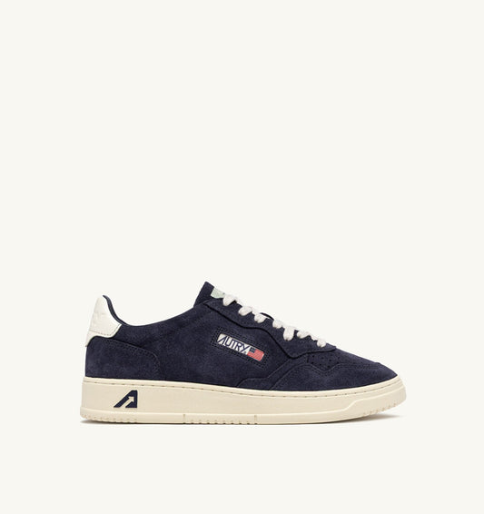 AUTRY MEDALIST LOW SNEAKERS IN SPACE AND WHITE SUEDE