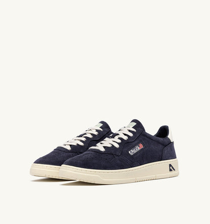 AUTRY MEDALIST LOW SNEAKERS IN SPACE AND WHITE SUEDE