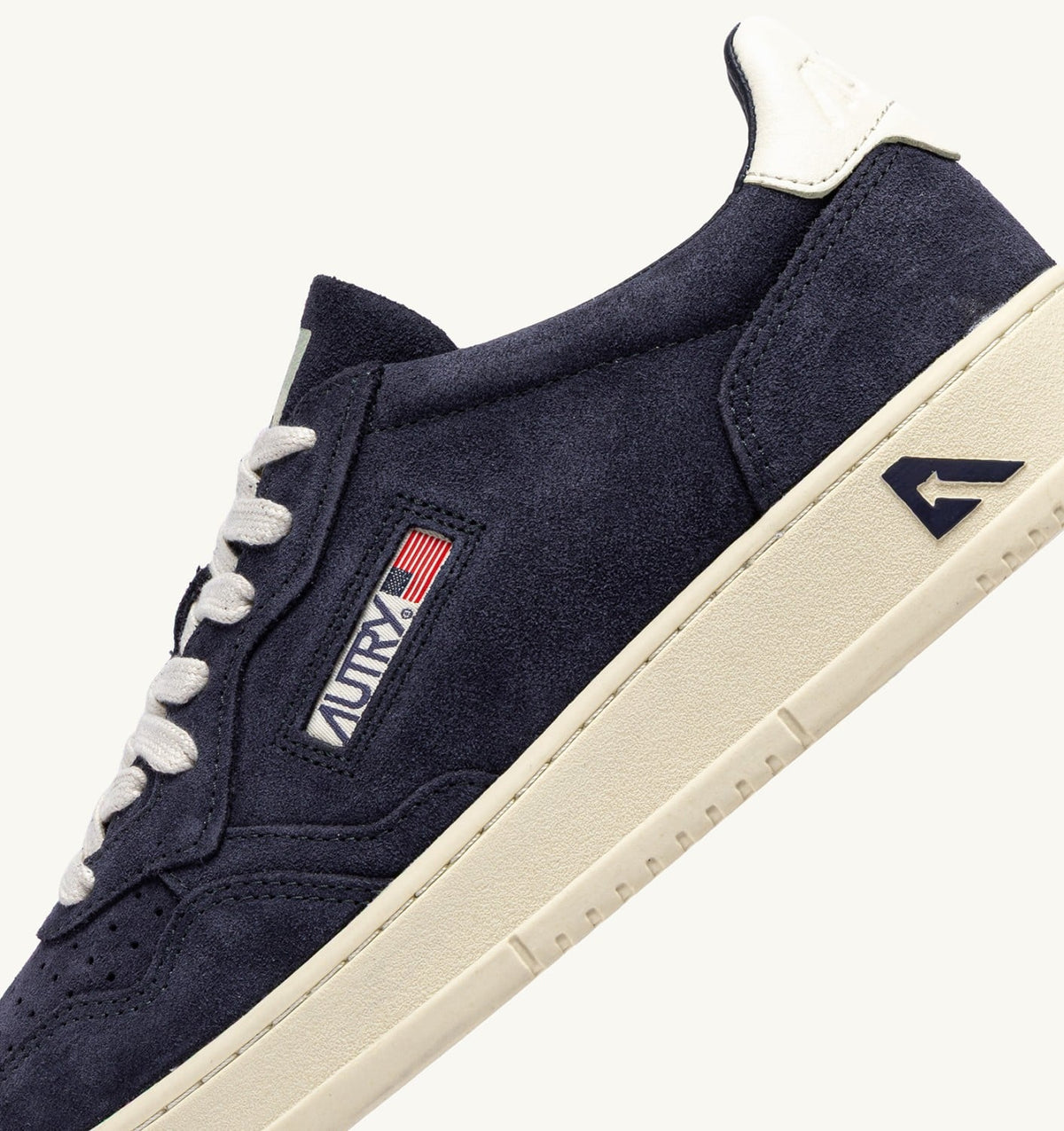 AUTRY MEDALIST LOW SNEAKERS IN SPACE AND WHITE SUEDE
