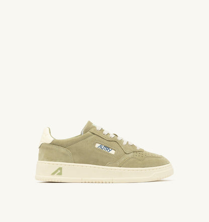 AUTRY MEDALIST LOW SNEAKERS IN GRAY GREEN AND WHITE SUEDE