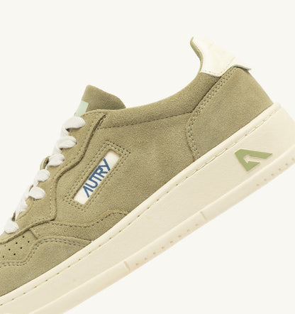 AUTRY MEDALIST LOW SNEAKERS IN GRAY GREEN AND WHITE SUEDE