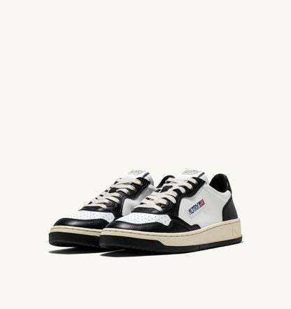 AUTRY MEDALIST LOW BICOLOR SNEAKERS IN WHITE AND BLACK LEATHER