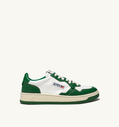 AUTRY MEDALIST LOW BICOLOR SNEAKERS IN WHITE AND GREEN LEATHER