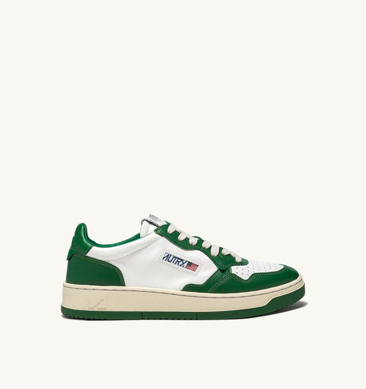 AUTRY MEDALIST LOW BICOLOR SNEAKERS IN WHITE AND GREEN LEATHER