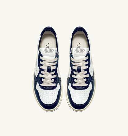 AUTRY MEDALIST LOW BICOLOR SNEAKERS IN WHITE AND BLUE LEATHER
