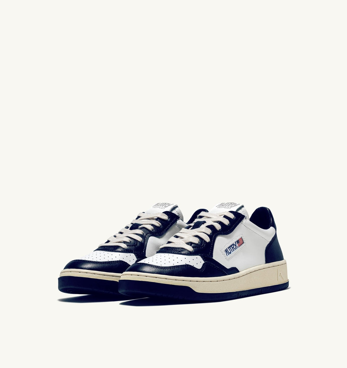 AUTRY MEDALIST LOW BICOLOR SNEAKERS IN WHITE AND BLUE LEATHER