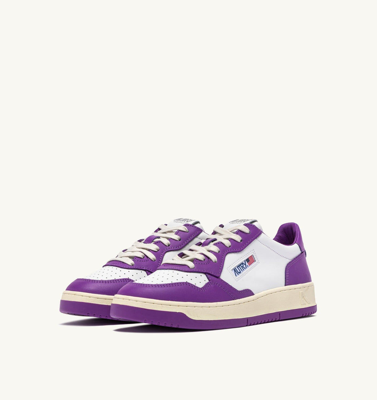 AUTRY MEDALIST LOW BICOLOR SNEAKERS IN WHITE AND DEWBERRY LEATHER