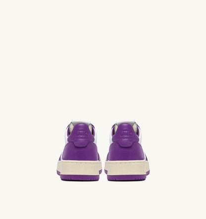 AUTRY MEDALIST LOW BICOLOR SNEAKERS IN WHITE AND DEWBERRY LEATHER