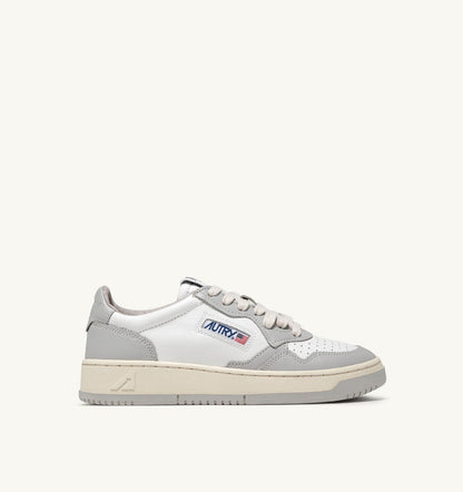 AUTRY MEDALIST LOW BICOLOR SNEAKERS IN WHITE AND VAPOR LEATHER