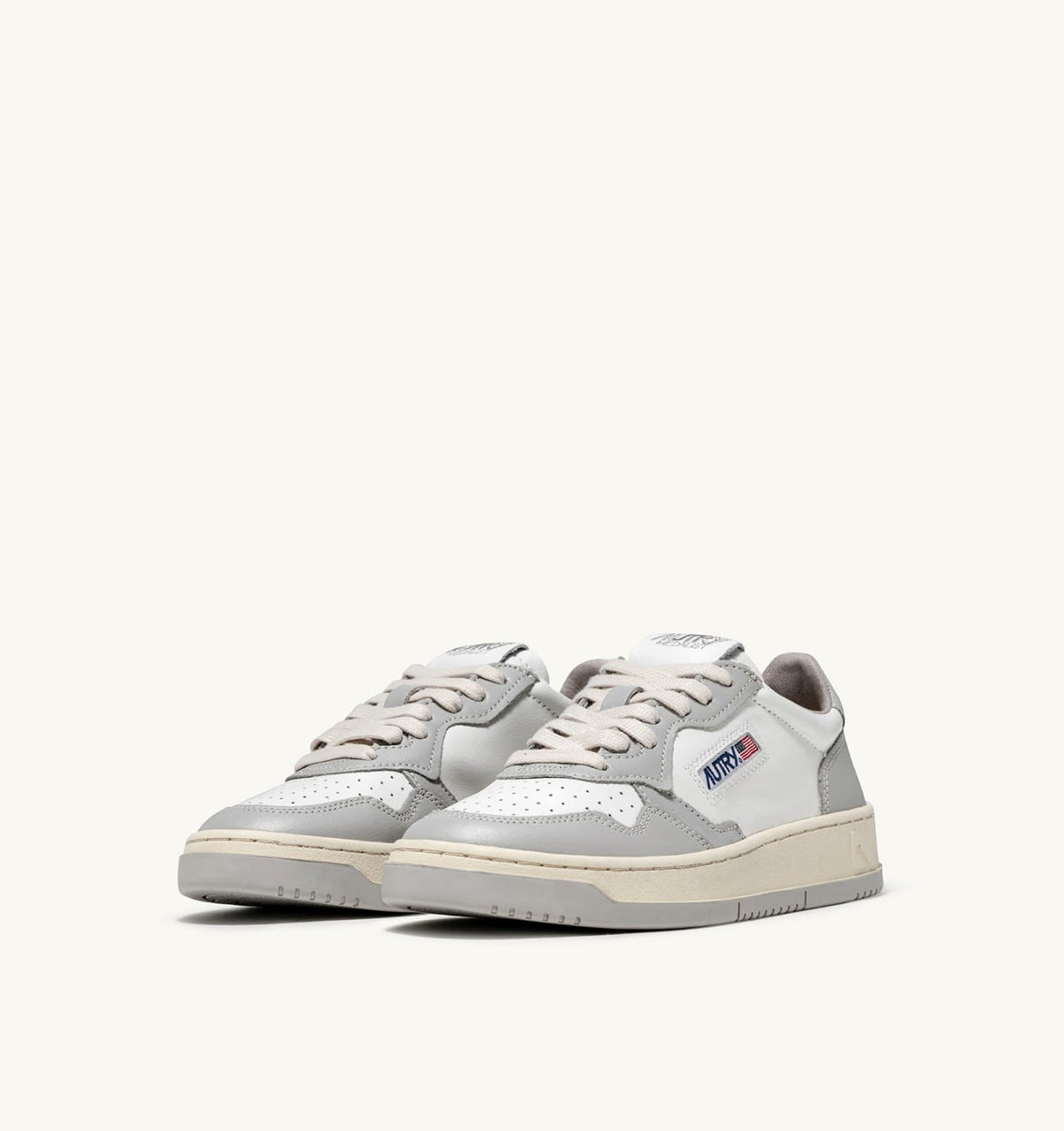 AUTRY MEDALIST LOW BICOLOR SNEAKERS IN WHITE AND VAPOR LEATHER
