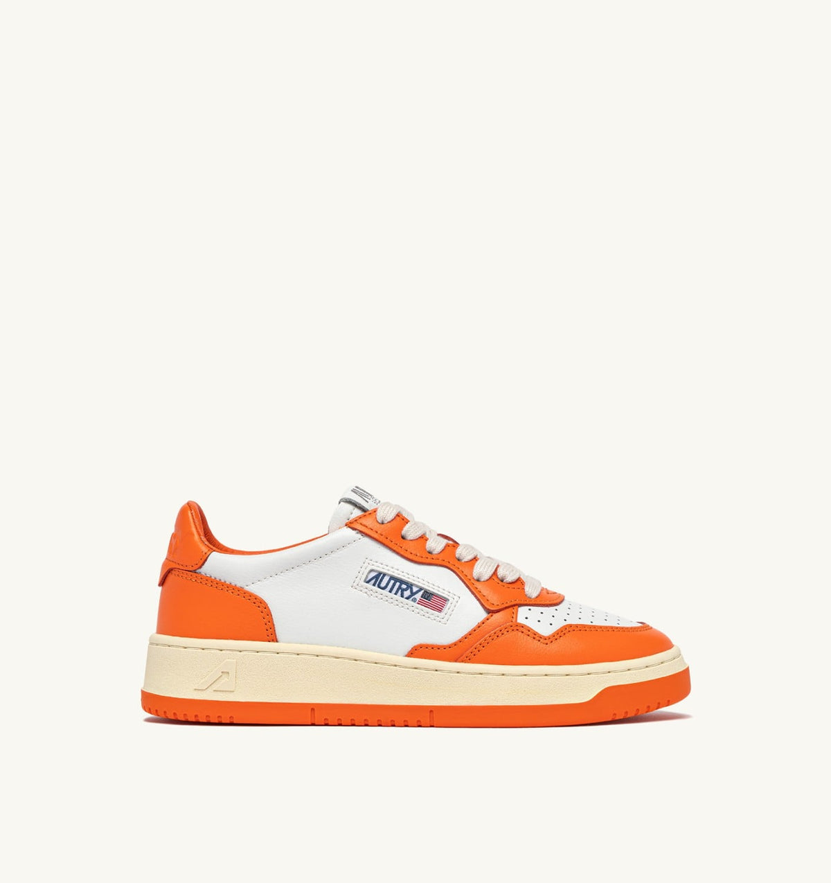 AUTRY MEDALIST LOW BICOLOR SNEAKERS IN WHITE AND PARSIMMON ORANGE LEATHER
