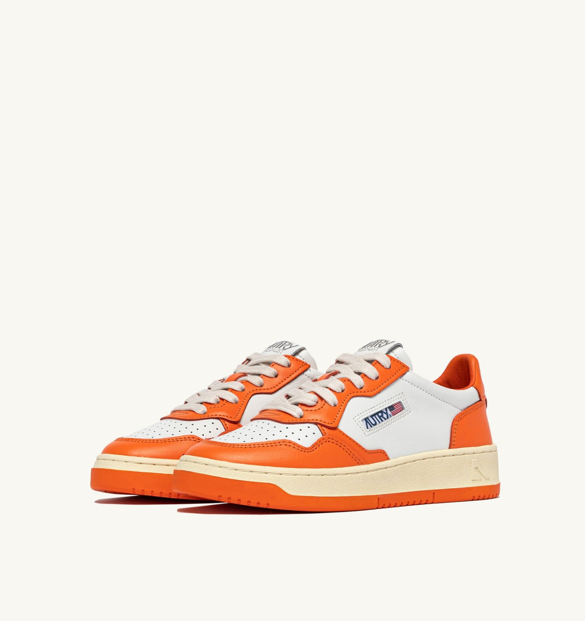 AUTRY MEDALIST LOW BICOLOR SNEAKERS IN WHITE AND PARSIMMON ORANGE LEATHER