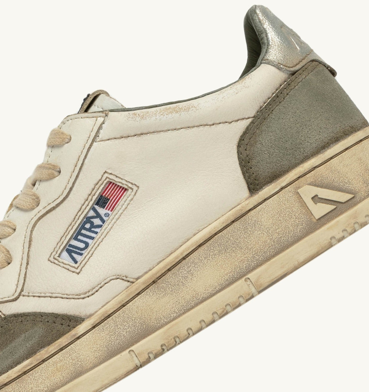 AUTRY MEDALIST LOW SUPER VINTAGE SNEAKERS IN WHITE AND SILVER LEATHER AND LIZARD SUEDE