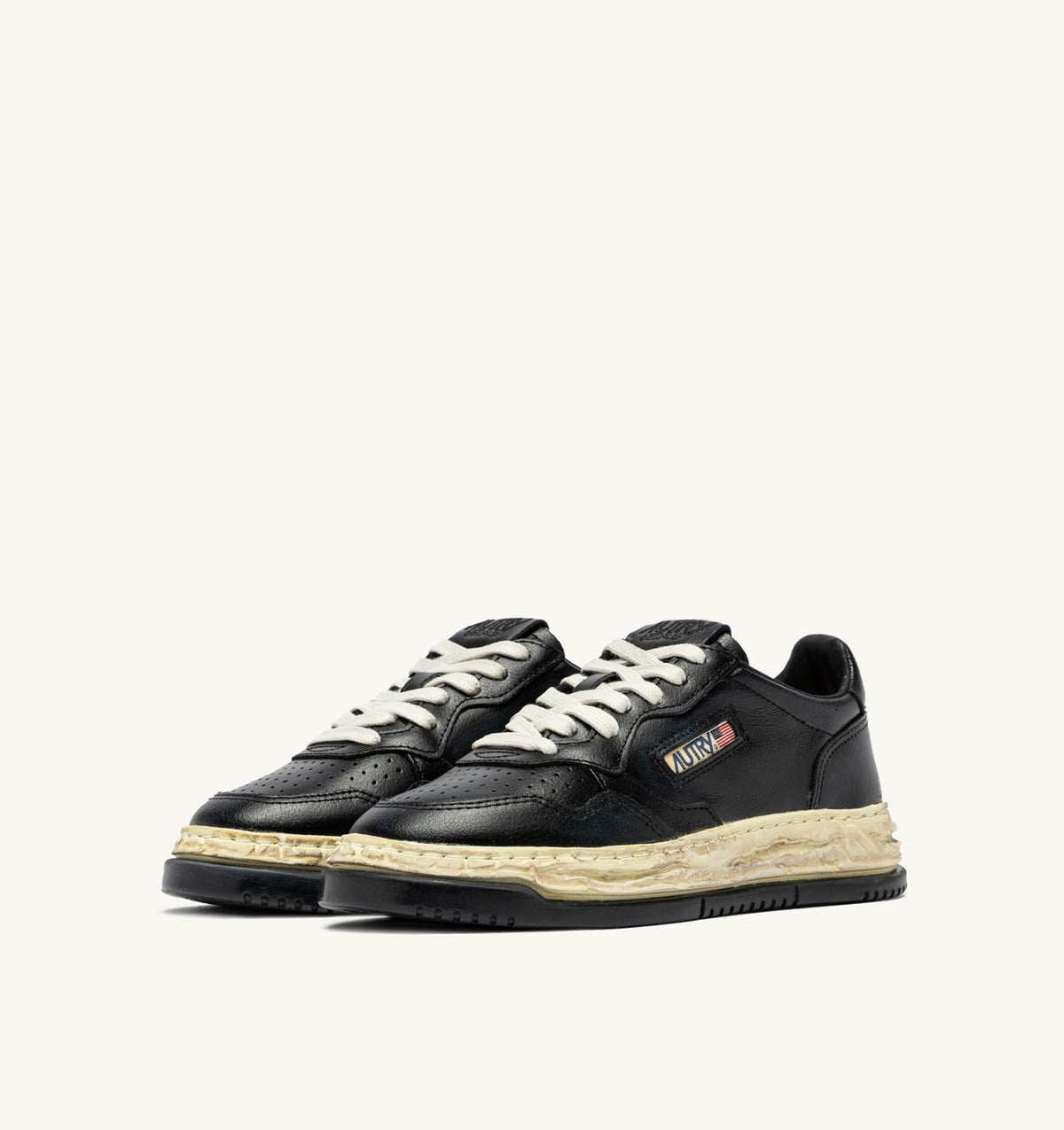 AUTRY MEDALIST LOW SUPER VINTAGE 'Autry x Maison MIHARA YASUHIRO General Scale.' SNEAKERS IN BLACK LEATHER