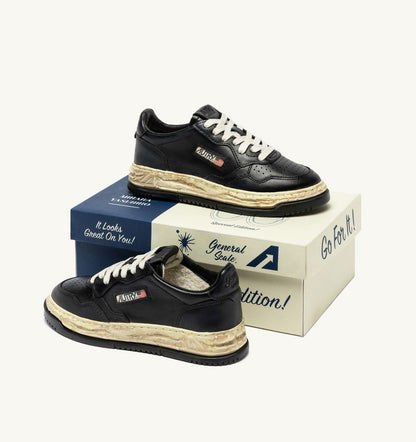 AUTRY MEDALIST LOW SUPER VINTAGE 'Autry x Maison MIHARA YASUHIRO General Scale.' SNEAKERS IN BLACK LEATHER