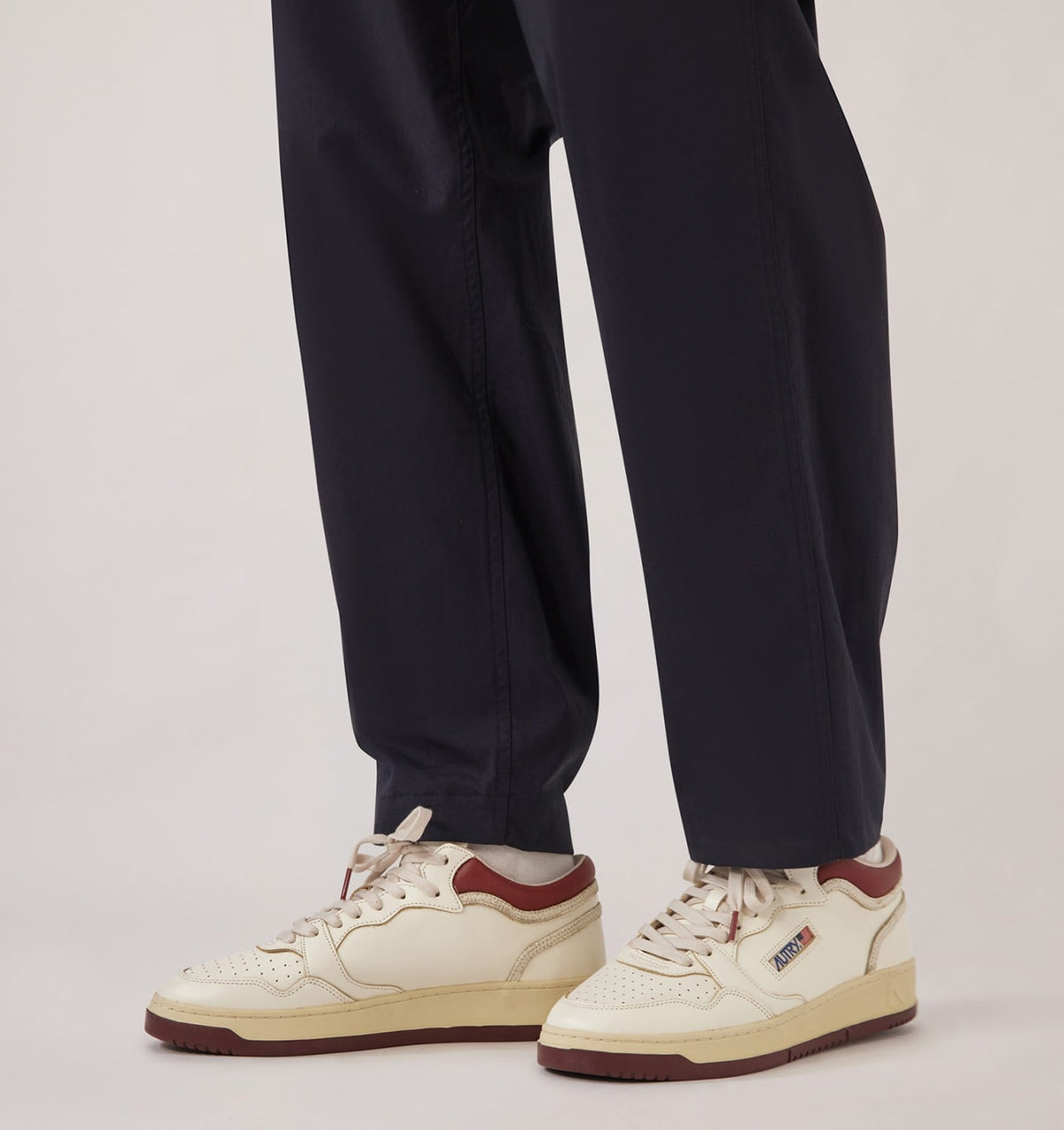 AUTRY MED-WAY SNEAKERS IN LEATHER COLOR MARSHMALLOW AND SYRAH