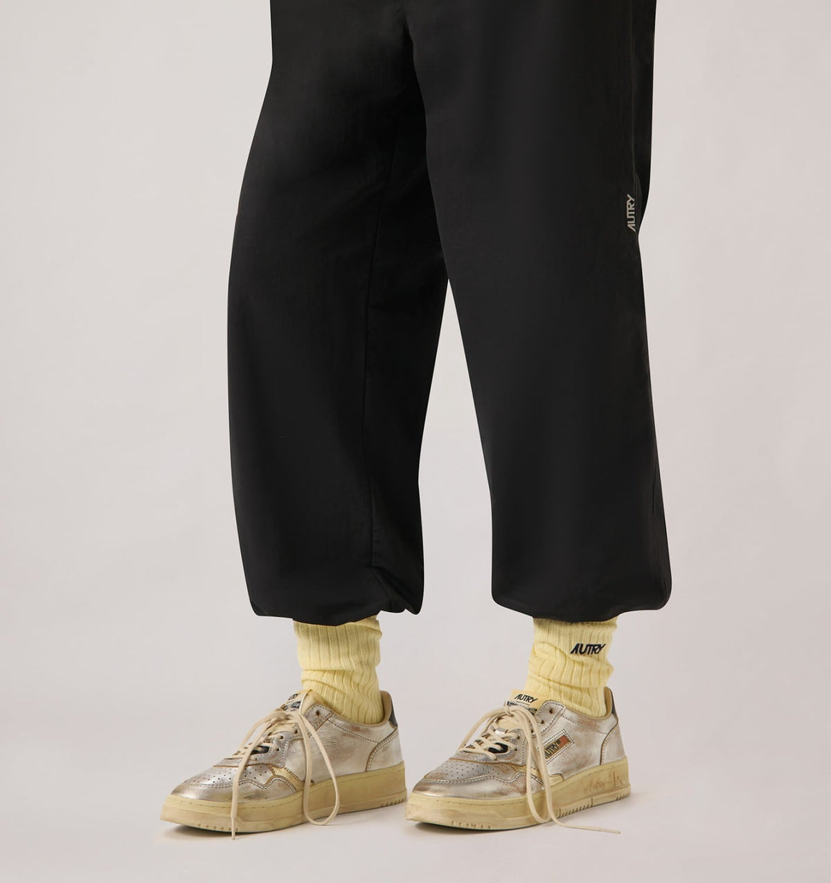 AUTRY MEDALIST LOW SUPER VINTAGE SNEAKERS IN SILVER, PLATINUM AND BLACK LEATHER