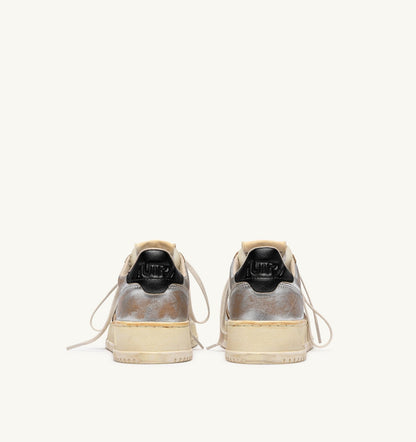 AUTRY MEDALIST LOW SUPER VINTAGE SNEAKERS IN SILVER, PLATINUM AND BLACK LEATHER