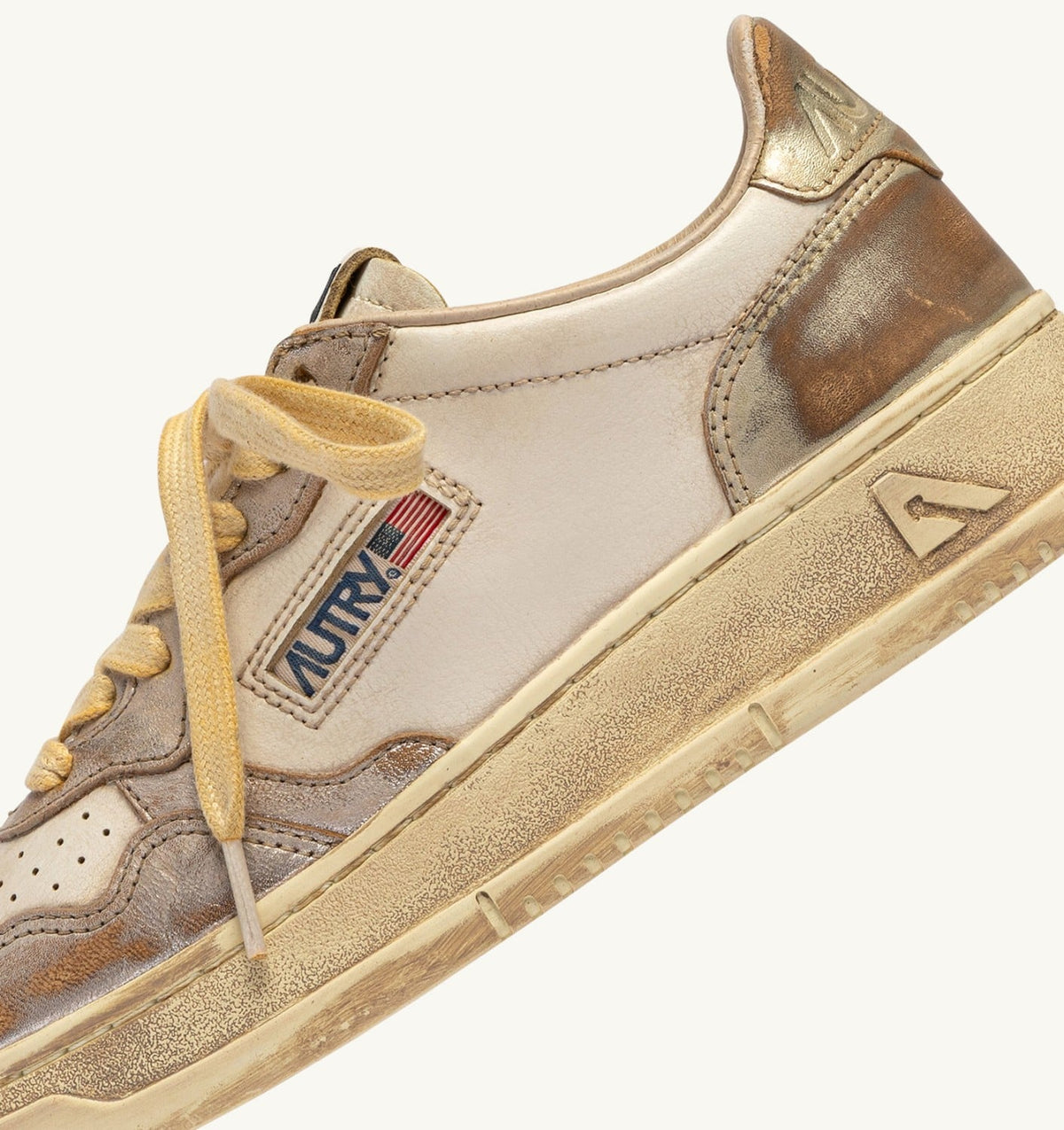 AUTRY MEDALIST LOW SUPER VINTAGE SNEAKERS IN SILVER AND PLATINUM LEATHER